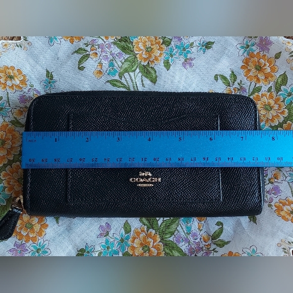 Coach Wallet - Picture 9 of 9